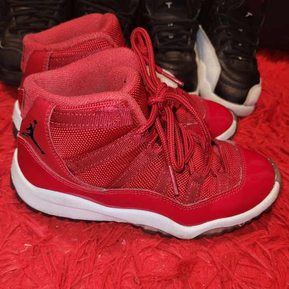 Shoes - Picture 3 of 4